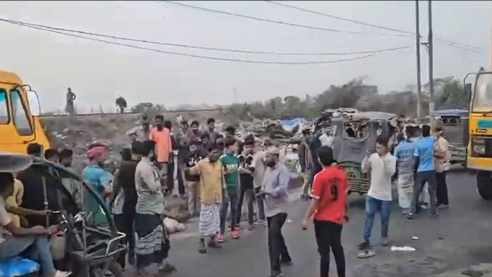 গাজীপুরের পূবাইলে লরি-ইজিবাইক সংঘর্ষে দুইজন নিহত